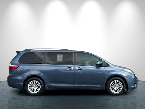 2016 Toyota Sienna L