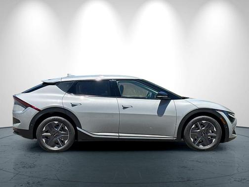 2025 Kia EV6 Light Long Range