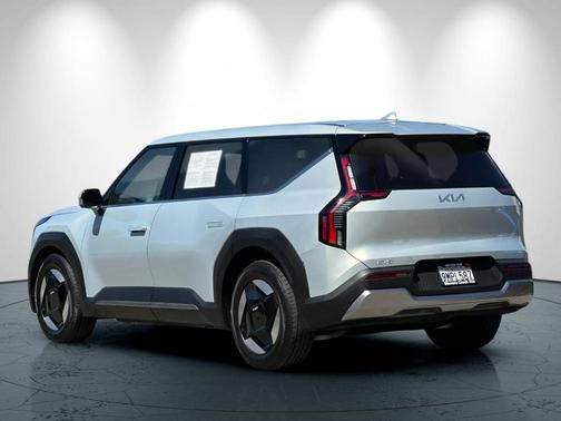 Ivory Silver 2024 Kia EV9 Light Long Range