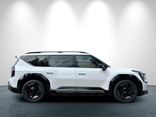 Glacial White Pearl 2026 Kia EV9 GT-Line