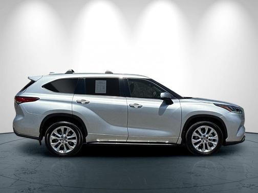 2022 Toyota Highlander Limited
