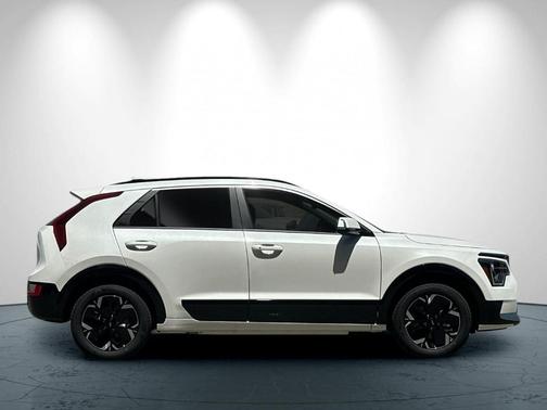 Snow White Pearl 2026 Kia Niro EV Wind