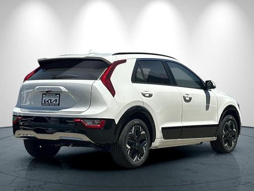 Snow White Pearl 2026 Kia Niro EV Wind