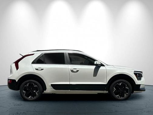 Snow White Pearl 2026 Kia Niro EV Wind