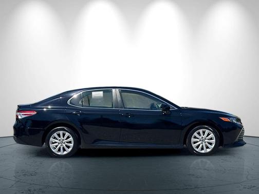 Midnight Black Metallic 2018 Toyota Camry LE