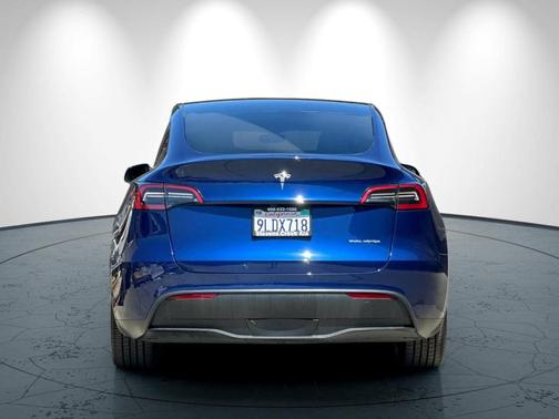 Deep Blue Metallic 2024 Tesla Model Y Long Range