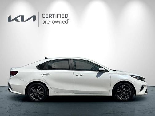 Snow White Pearl 2024 Kia Forte LXS