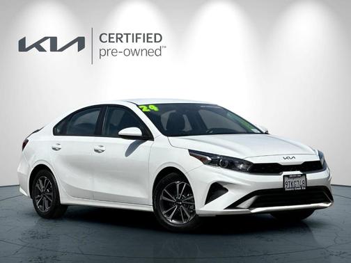 Snow White Pearl 2024 Kia Forte LXS