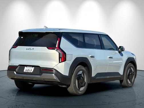 2026 Kia EV9 Light Long Range