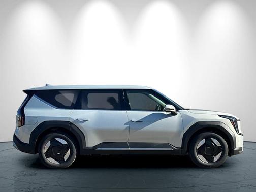 2026 Kia EV9 Light Long Range