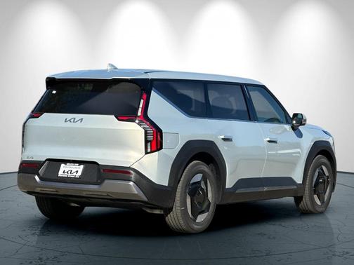2026 Kia EV9 Light Long Range