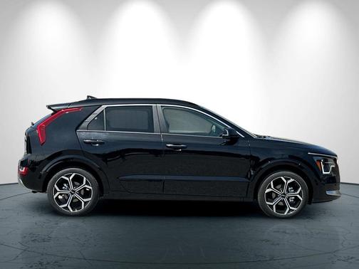 2025 Kia Niro SX Touring