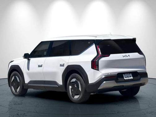 2026 Kia EV9 Light Short Range