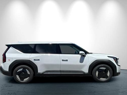 2026 Kia EV9 Light Short Range