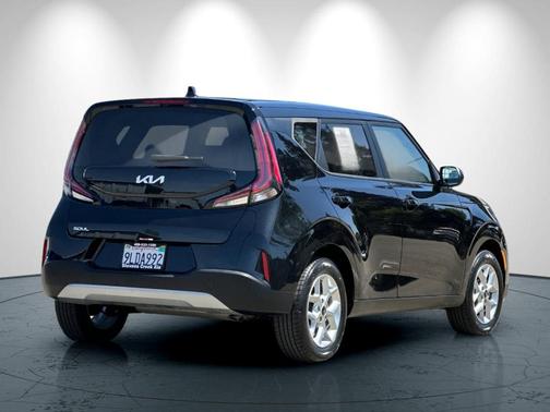 Fusion Orange 2024 Kia Soul LX