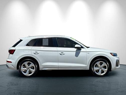 2022 Audi Q5 45 S line Premium Plus