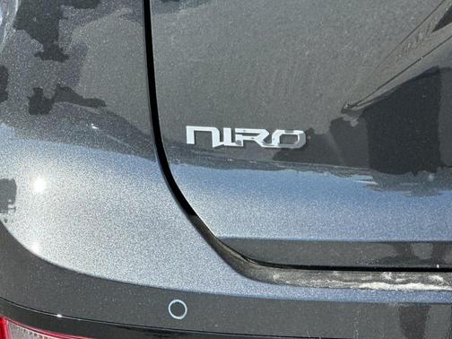 2025 Kia Niro SX