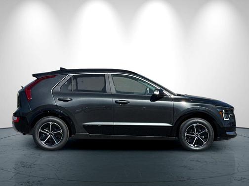 2025 Kia Niro SX