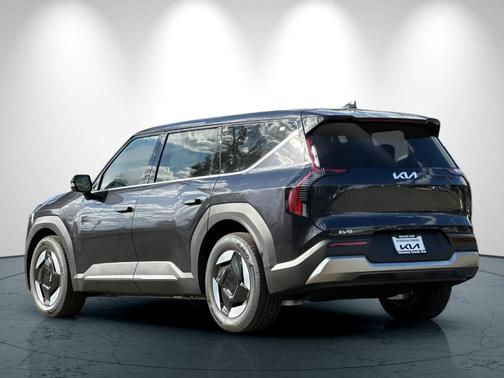 2026 Kia EV9 Light Short Range