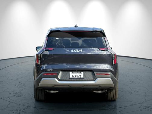 2026 Kia EV9 Light Short Range
