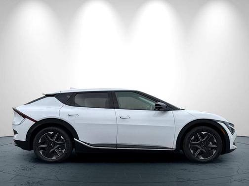 2025 Kia EV6 Light Long Range