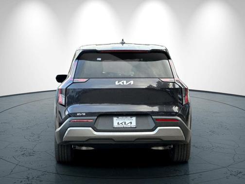 2026 Kia EV9 Light Long Range
