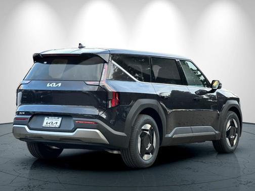 2026 Kia EV9 Light Long Range