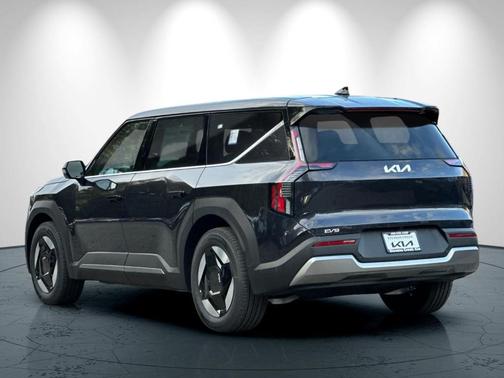 2026 Kia EV9 Light Long Range