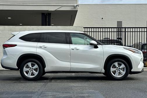 2021 Toyota Highlander LE