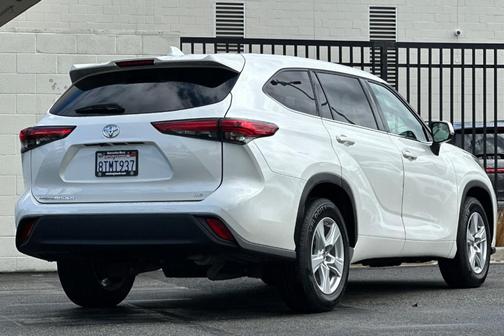 2021 Toyota Highlander LE