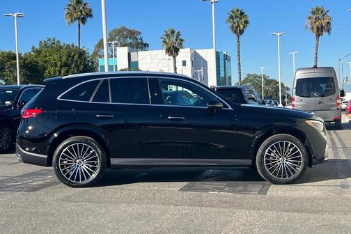 2026 Mercedes-Benz GLC 300 Base