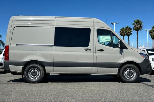2025 Mercedes-Benz Sprinter 2500 144 WB Standard Roof Crew