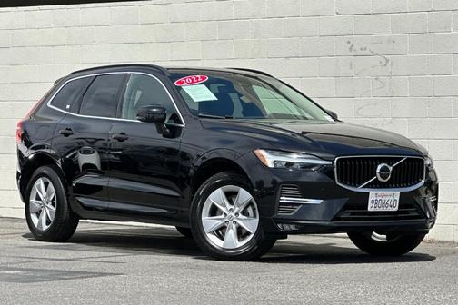 2022 Volvo XC60 B5 Momentum