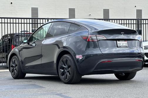 2024 Tesla Model Y Long Range