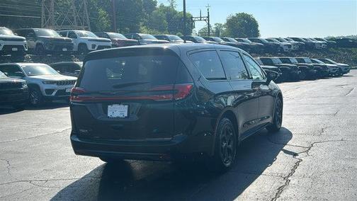 Brilliant Black Crystal Pearlcoat 2023 Chrysler Pacifica Hybrid Touring L
