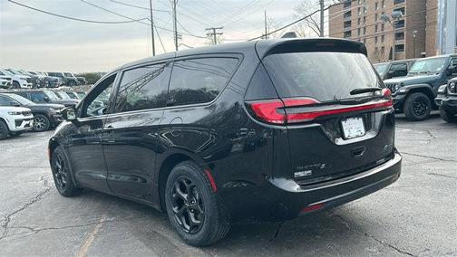 2022 Chrysler Pacifica Hybrid Touring L