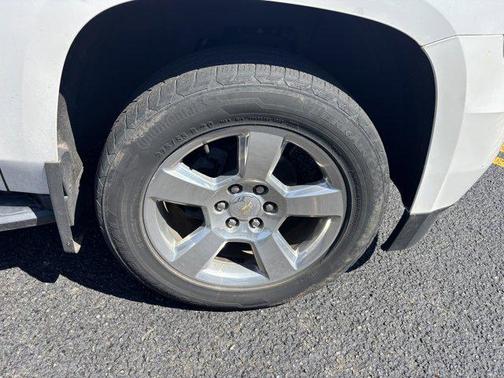 Iridescent Pearl Tricoat 2019 Chevrolet Suburban LT