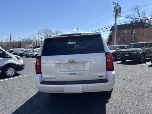Iridescent Pearl Tricoat 2019 Chevrolet Suburban LT
