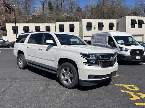 Iridescent Pearl Tricoat 2019 Chevrolet Suburban LT