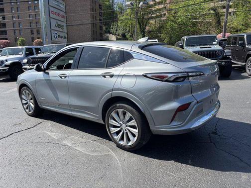 Moonstone Gray Metallic 2024 Buick Envista Avenir FWD