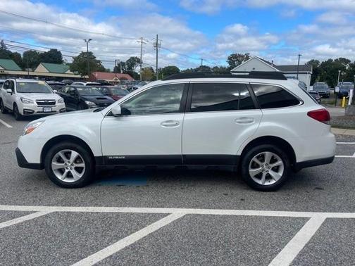 Photo 2 of 24 of 2014 Subaru Outback 3.6R Limited