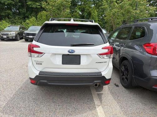 Crystal White Pearl 2023 Subaru Forester Limited