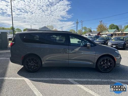 2021 Chrysler Pacifica Touring