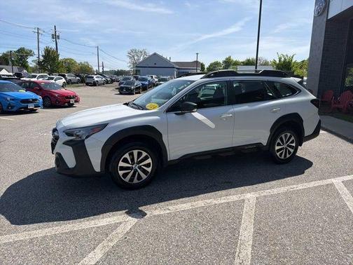 Crystal White Pearl 2024 Subaru Outback