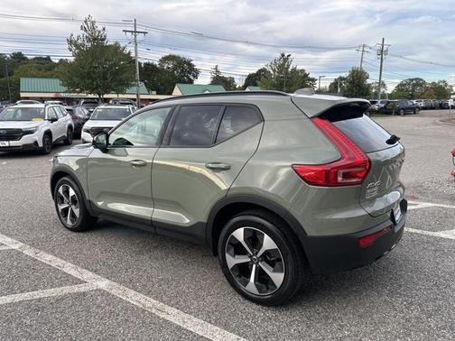 2025 Volvo XC40 B5 Plus Dark Theme