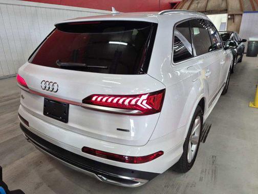 2022 Audi Q7 55 Premium