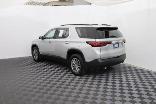 Silver Ice Metallic 2022 Chevrolet Traverse LT Cloth