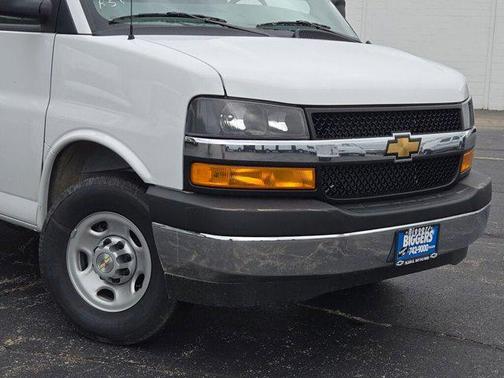 2025 Chevrolet Express 2500 RWD 2500 Regular Wheelbase WT