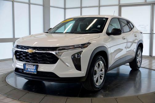 Summit White 2024 Chevrolet Trax LS