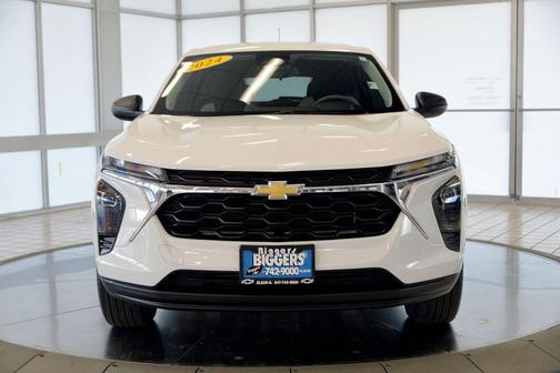 Summit White 2024 Chevrolet Trax LS